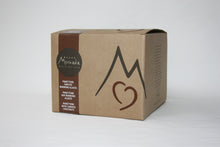 Carica l'immagine nel visualizzatore di Gallery, Panettone con Marrons Glacés farcito con crema di marroni