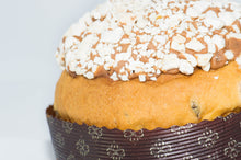 Carica l'immagine nel visualizzatore di Gallery, Panettone con Marrons Glacés farcito con crema di marroni