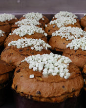 Carica l&#39;immagine nel visualizzatore di Gallery, Panettone al cioccolato con crema di genepy
