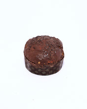 Charger l'image dans la galerie, Panettone al cioccolato e crema di nocciole
